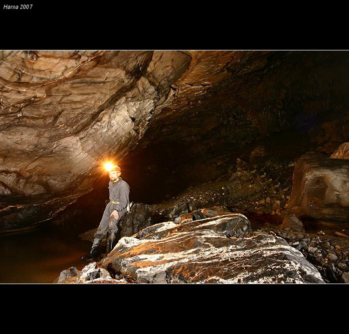 Jeskyně Býčí skála