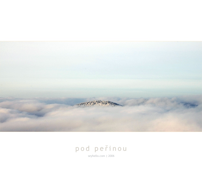 pod peřinou
