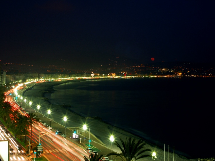 Večerná promenáda v Nice