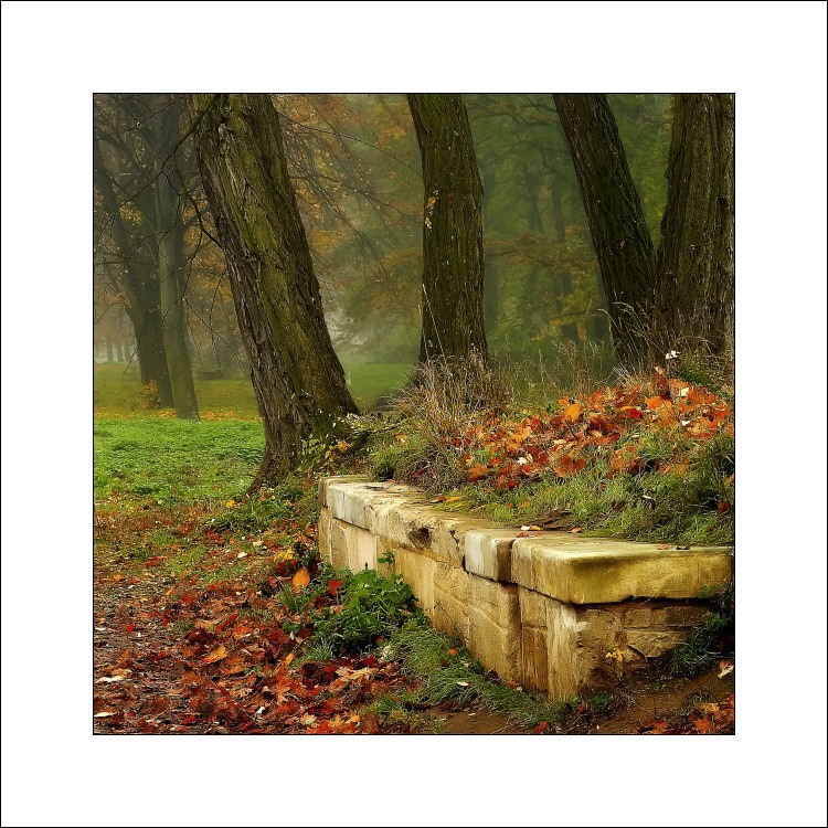 Návraty do veltruského parku XXIV - zídka u sfingy