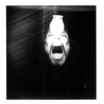 Karel drogy nebere, ten si šetří hlas