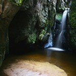 Ostrůvek ve skalách