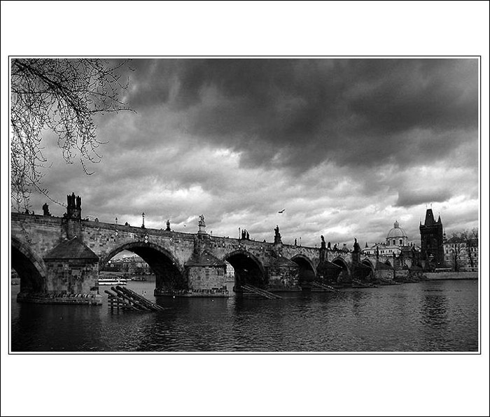 .: Zamračená Praha :.