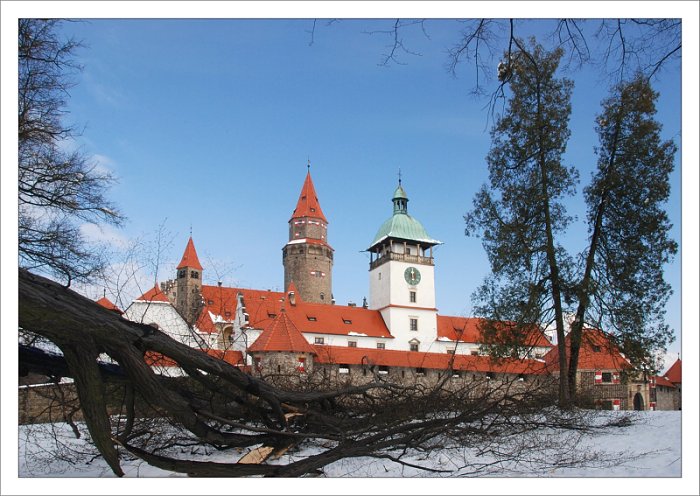 Bouzov v předjaří