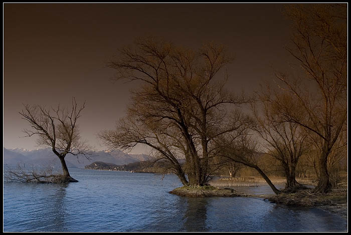lago ...