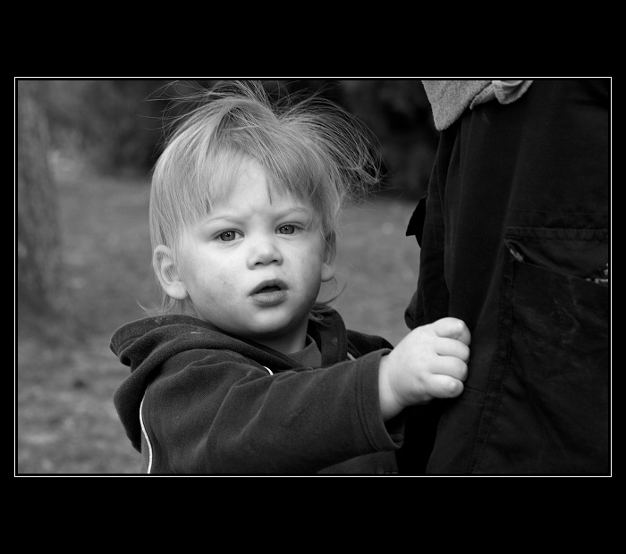 Táto, on mě fotí!