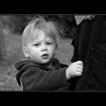 Táto, on mě fotí!