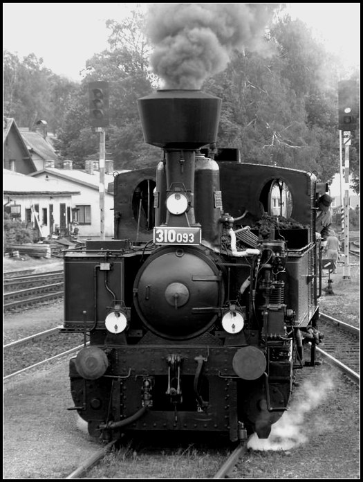310093