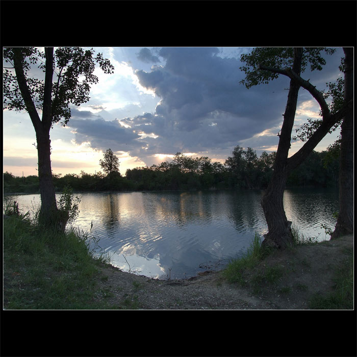 ... svitani nad jezerem ...