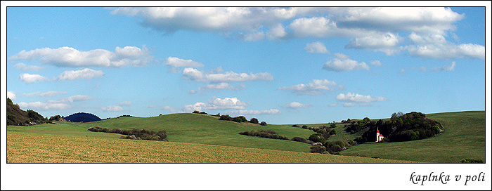 kaplnka stratená v poli