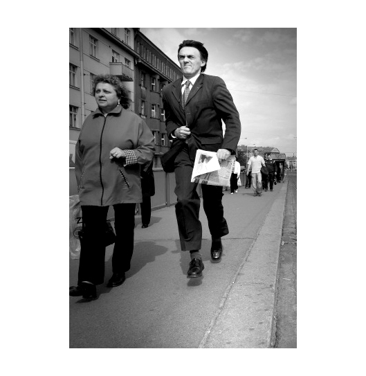 letící businessman