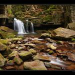 Zátiší s vodopádem