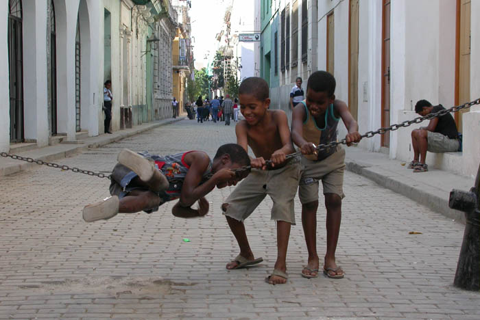 Hrající si děti (La Habana, Cuba)