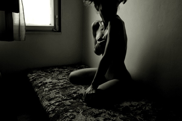 Beautiful woman, but small bed I