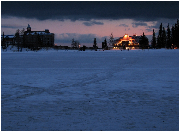 Súmrak nad Štrbským plesom