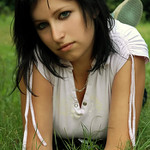 Lucka v trávě leží.. myšlenky jí v hlavě běží.