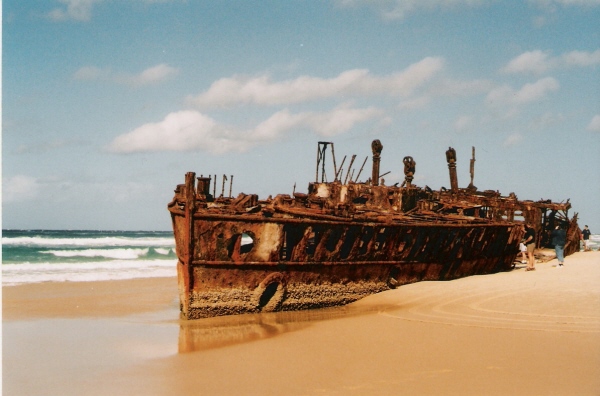 Vrak Moheno na největším písečném ostrově na světe Fraser Island