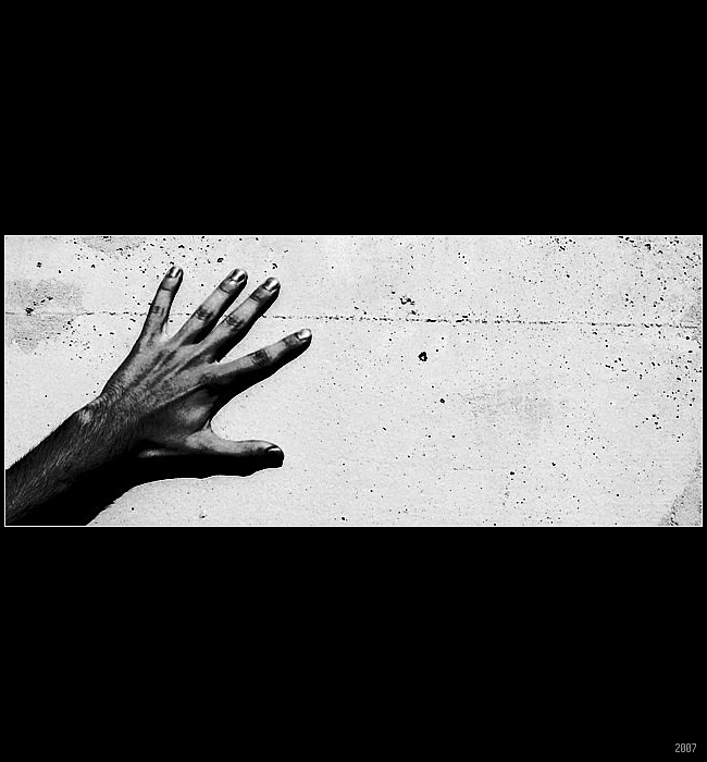 "jedna ruka netleská"