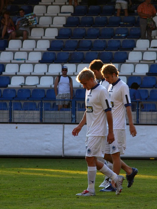Zklamaní hráči Slovanu Liberec se loučí se zklamanými fanoušky...