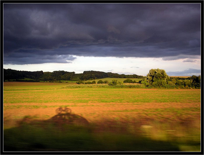 na dovolenou krajinou slunečně bouřivou