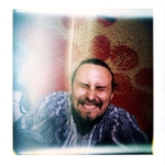 Fotografie původně zobrazující úsměv, ale výsledkem děsivě připomínající kakakřeč