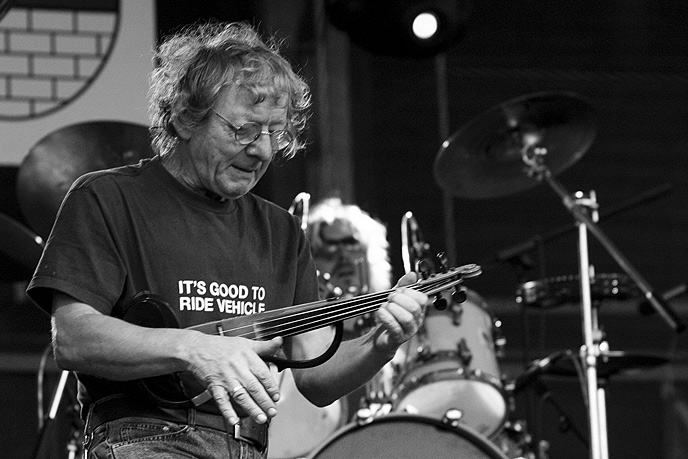 it´s good to play the violin