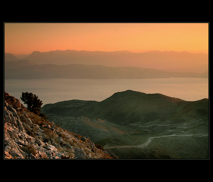 ...svítání nad Albánií...