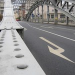 Sýkorův most v Ostravě s šipkou