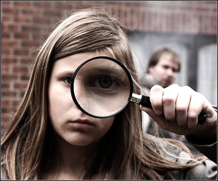 Tereza alias Sherlock Holmes v příběhu nazvaném "Zločinec za zády"