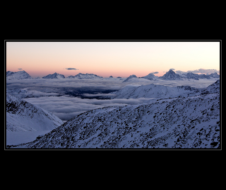 Svítání na Cabane de Tracuit