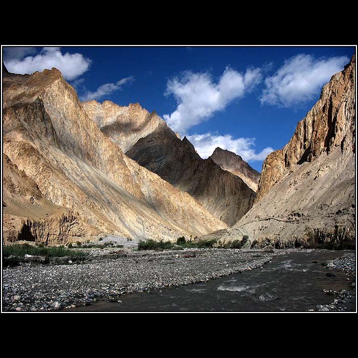 /// Drsná krajina ///