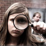 Tereza alias Sherlock Holmes v příběhu nazvaném "Zločinec za zády"