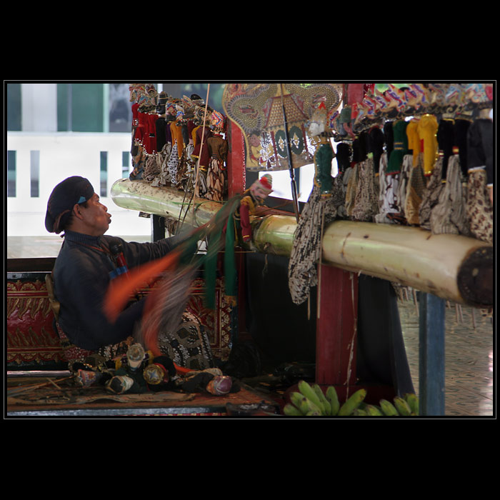 One man marionette show