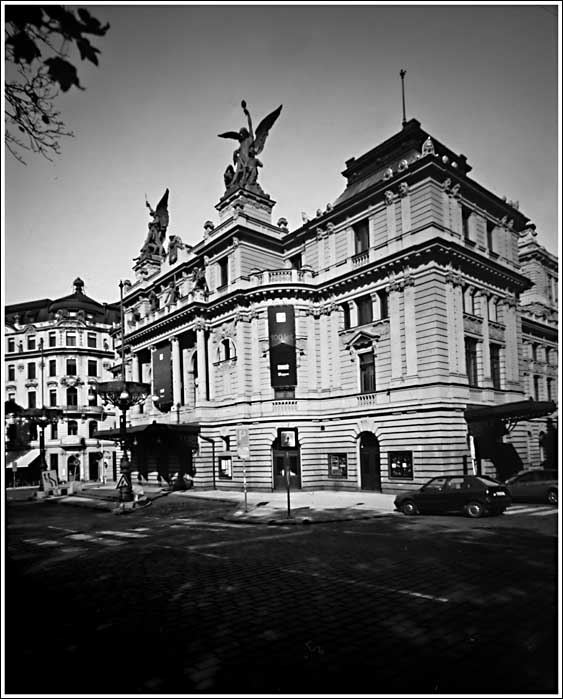 100 let Vinohradského divadla