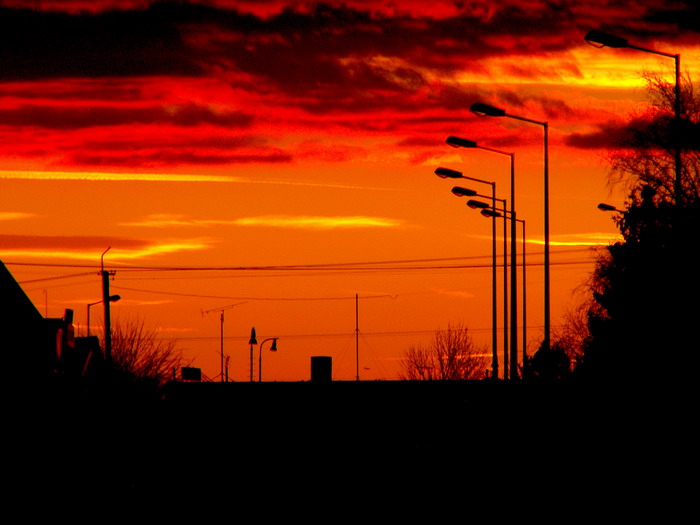 Západ slnka nad ulicou