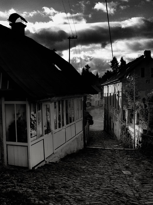 Malá stará ulička v malém starém městě