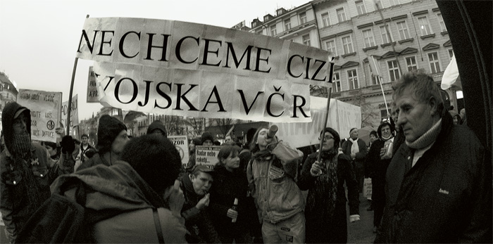 nechceme cizí vojska, chceme lahváče... blééééé