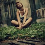 Manekyna sedi na Olsanoch plus kanal