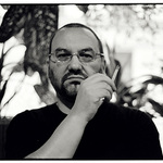 portret umelce jako mladeho muze s rukou