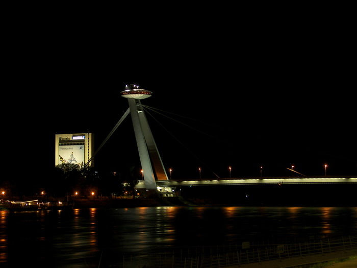 nočná Bratislava...