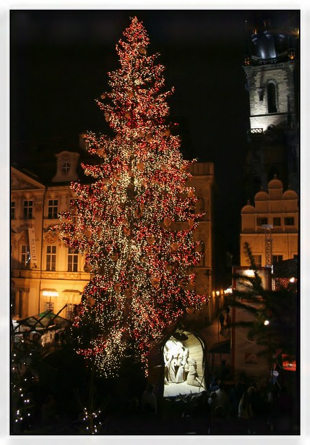 předvánoční Staroměstské náměstí v noci