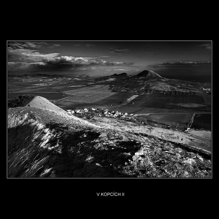 V kopcích II