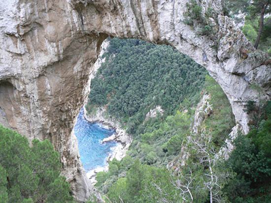 Přírodní oblouk na Capri
