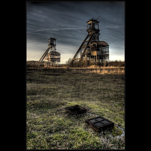 Dvě věže Massme a dva kanály