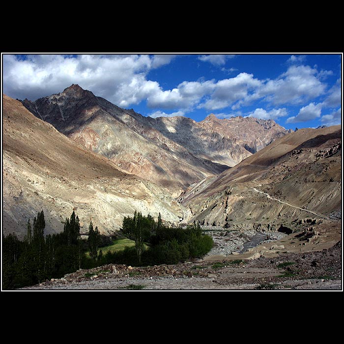 /// Drsná krajina ///