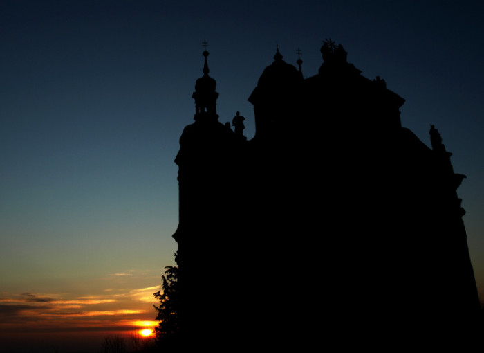 Kostel v ranním hávu