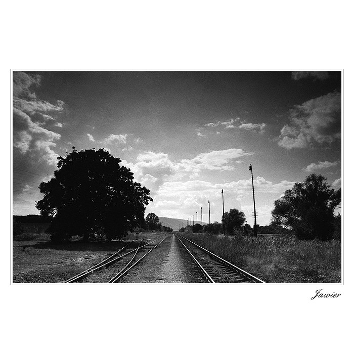 Kolajnice strácajúce sa v dialke