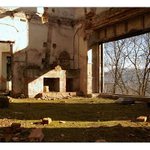 Skrytín,interier vyrabovaného zámku..