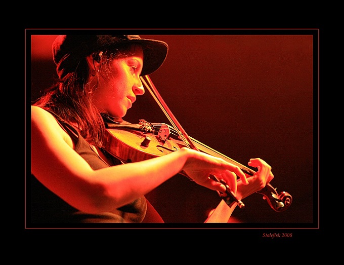 *Player the violin*
