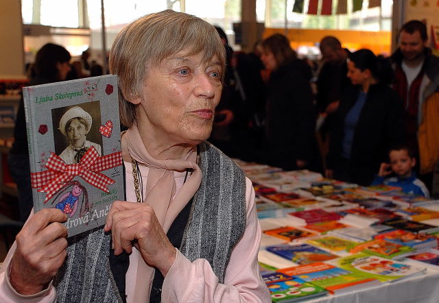 Ljuba Skořepová (výstava dětské kniha Liberec2007)